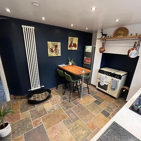 Wolf Hollow, Sleeps 4 Plus 2, Buxton Town Centre Buitenkant foto